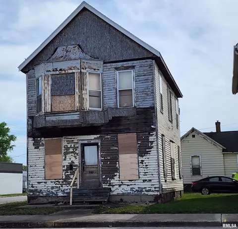629 Pulaski St, Lincoln, IL 62656