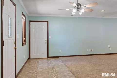 1630 Fairmont Dr, Springfield, IL 62702 photo 12