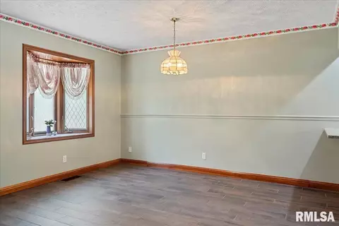 1630 Fairmont Dr, Springfield, IL 62702 photo 5