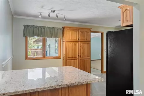 1630 Fairmont Dr, Springfield, IL 62702 photo 8