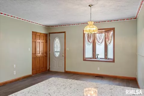 1630 Fairmont Dr, Springfield, IL 62702 photo 6