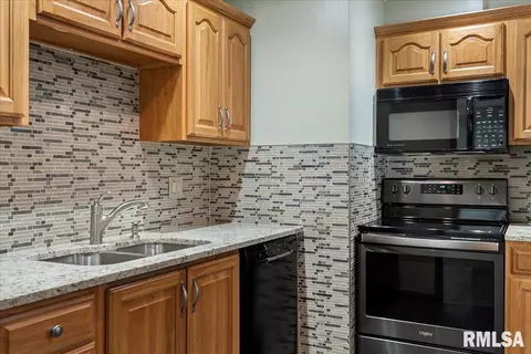 1630 Fairmont Dr, Springfield, IL 62702 photo 10