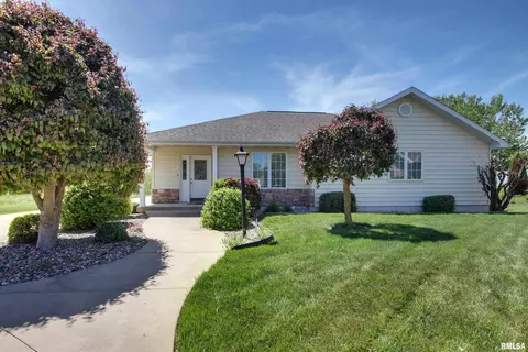 1302 Stone Creek Dr, Quincy, IL 62305