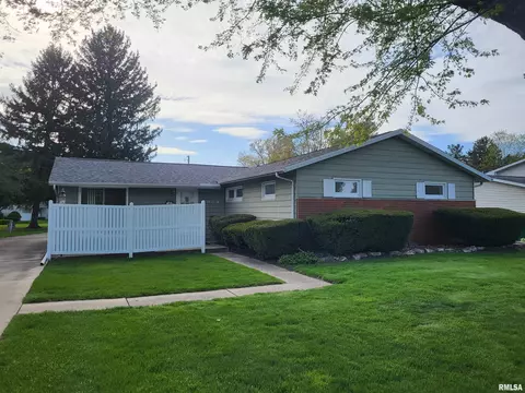 1934 N Seminary St, Galesburg, IL 61401