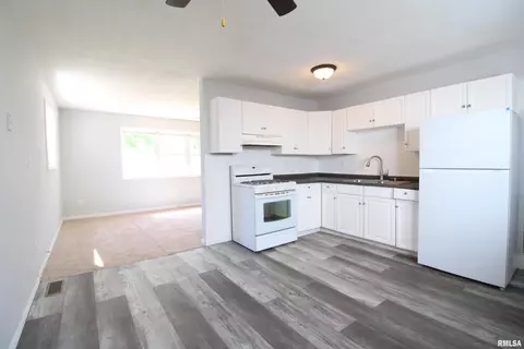 912 S 24th St, Springfield, IL 62703 photo 3