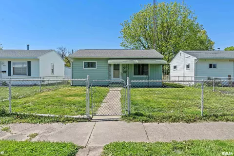 813 N Sherman St, Lincoln, IL 62656