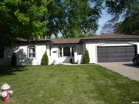 62 Cottonwood Dr, Chatham, IL 62629
