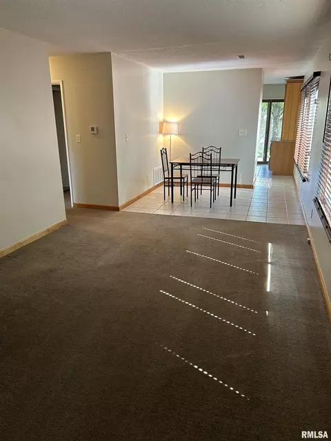 39 Redwood Ln, Springfield, IL 62704 photo 2