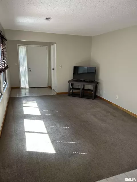 39 Redwood Ln, Springfield, IL 62704 photo 3