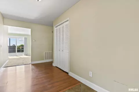 2905 Rainier Dr, Springfield, IL 62704 photo 2