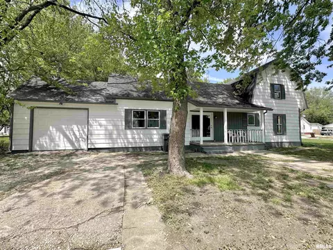 218 S 7th St, Auburn, IL 62615