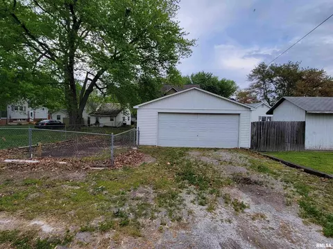 243 E Adams St, Greenview, IL 62642 photo 4