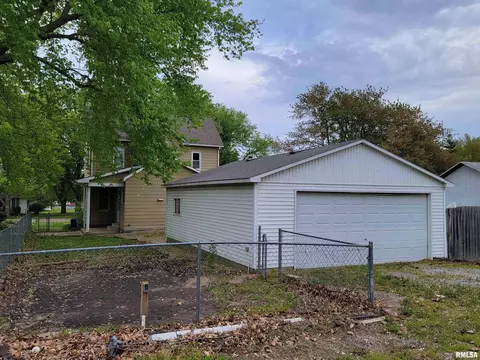 243 E Adams St, Greenview, IL 62642 photo 5