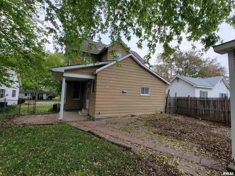 243 E Adams St, Greenview, IL 62642 photo 3