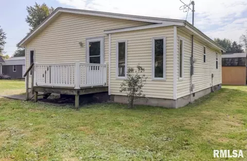 1620 W Elm St, Taylorville, IL 62568