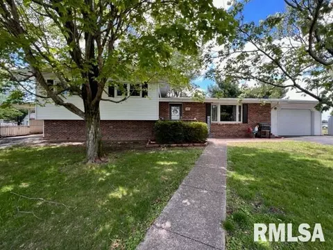49 Lashmett Dr, Winchester, IL 62694