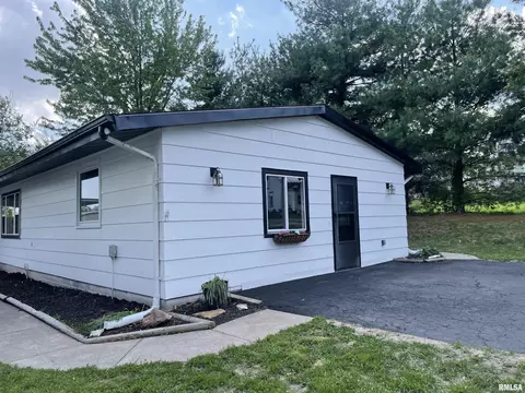 206 Edwards St, Payson, IL 62360