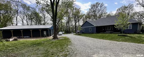 1581 N 900 E Rd, Taylorville, IL 62568