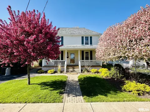 607 E Main St, Knoxville, IL 61448