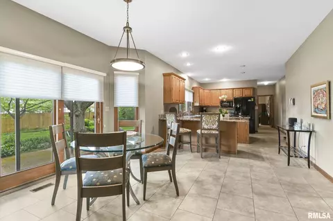 501 N Durkin Dr, Springfield, IL 62702 photo 10
