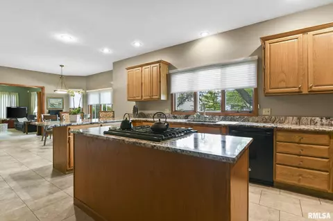 501 N Durkin Dr, Springfield, IL 62702 photo 14