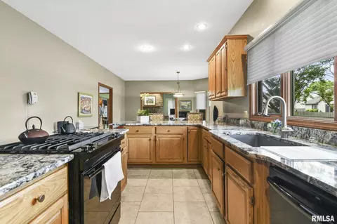501 N Durkin Dr, Springfield, IL 62702 photo 13