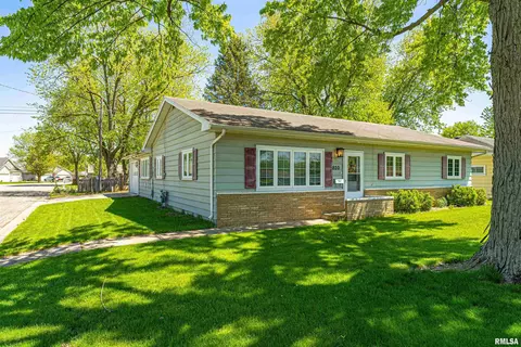 820 N Jackson St, Lincoln, IL 62656