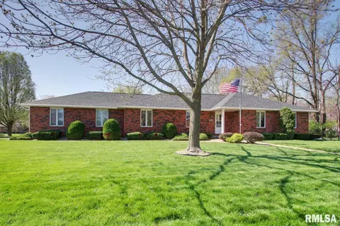 604 Woodbridge Dr, Quincy, IL 62301