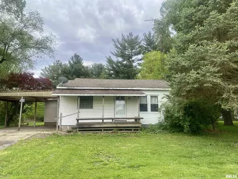 48 White Rd, Glenarm, IL 62536