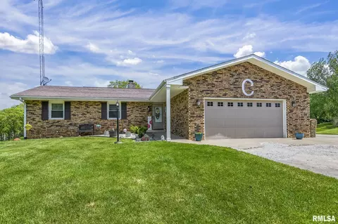 8 Quail Ln, Jacksonville, IL 62650