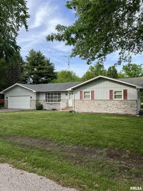 5 Tiffany Dr, Divernon, IL 62530