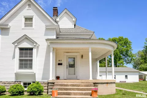 917 W Adams St, Taylorville, IL 62568