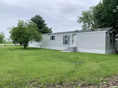 1 Tamaroa Dr, Pawnee, IL 62558