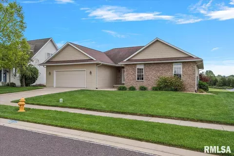 23 Applebee Farms Dr, Jacksonville, IL 62650