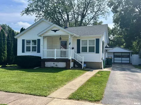 862 E 4th St, Galesburg, IL 61401