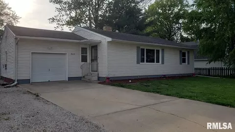 205 N Thomas St, Morrisonville, IL 62546