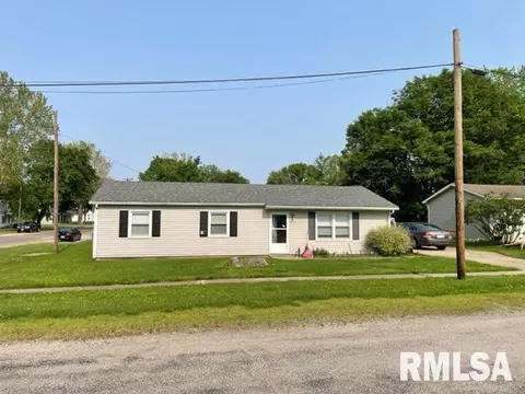 207 S Engel St, Greenview, IL 62642