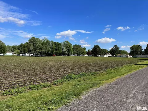 N Pine Street, Taylorville, IL 62568