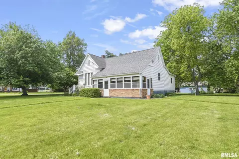 144 S Alkire St, Greenview, IL 62642