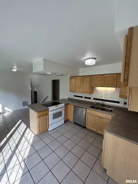 14 Pinto Dr, Springfield, IL 62702 photo 5