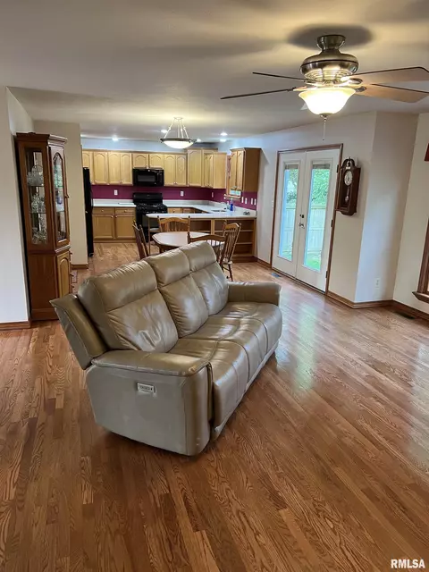 2442 Glencoe St, Springfield, IL 62704 photo 5