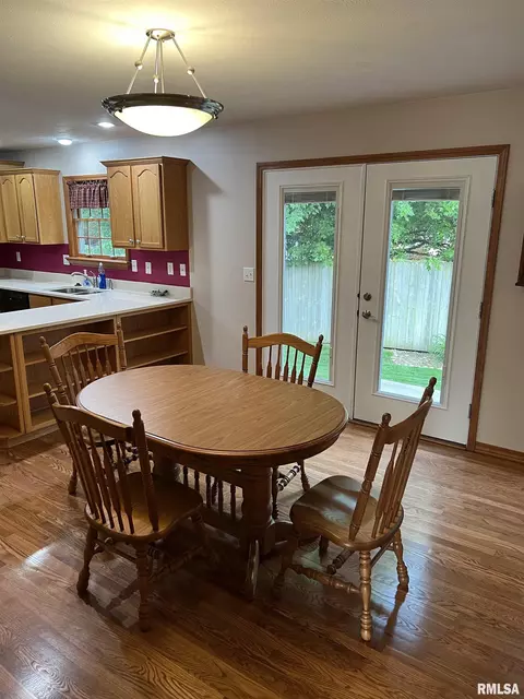 2442 Glencoe St, Springfield, IL 62704 photo 6