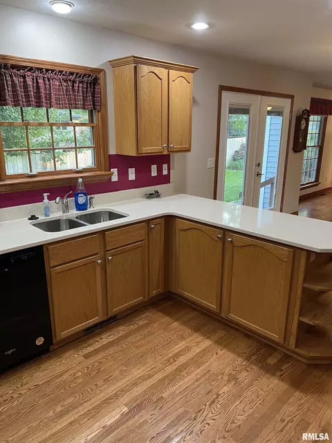 2442 Glencoe St, Springfield, IL 62704 photo 9