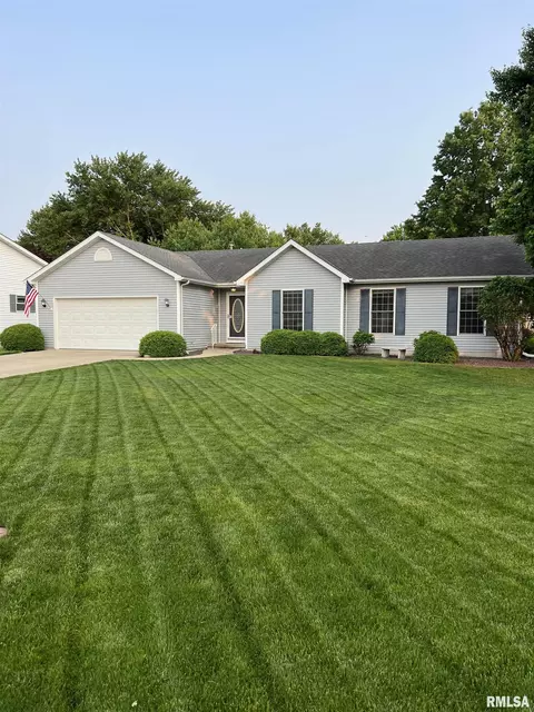 2442 Glencoe St, Springfield, IL 62704