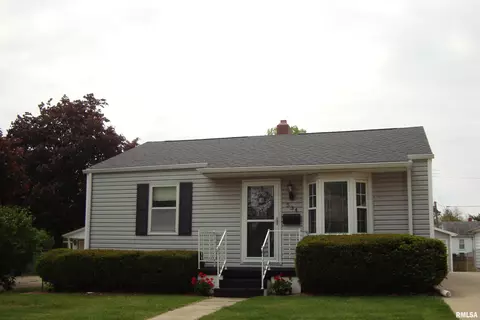 534 Irwin St, Galesburg, IL 61401