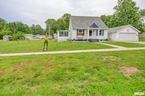 416 E Lincoln Ave, Edinburg, IL 62531