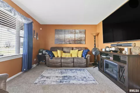 2424 E Sangamon Ave, Springfield, IL 62702 photo 6