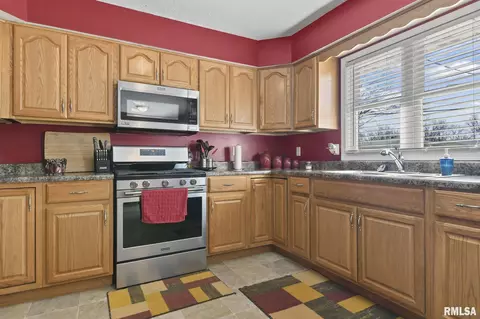 2424 E Sangamon Ave, Springfield, IL 62702 photo 9