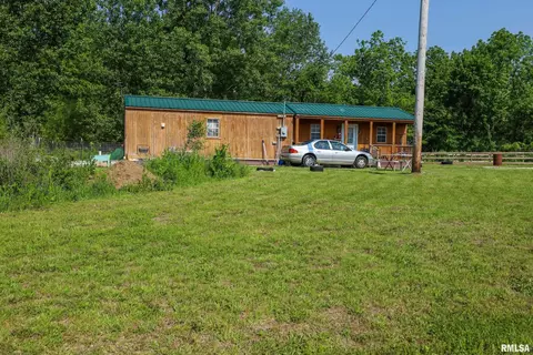 25340 390th St, Pittsfield, IL 62363