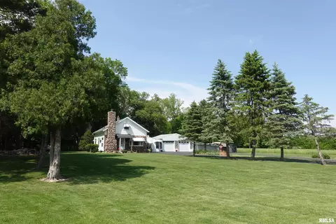 553 Old Post Rd, Galesburg, IL 61401